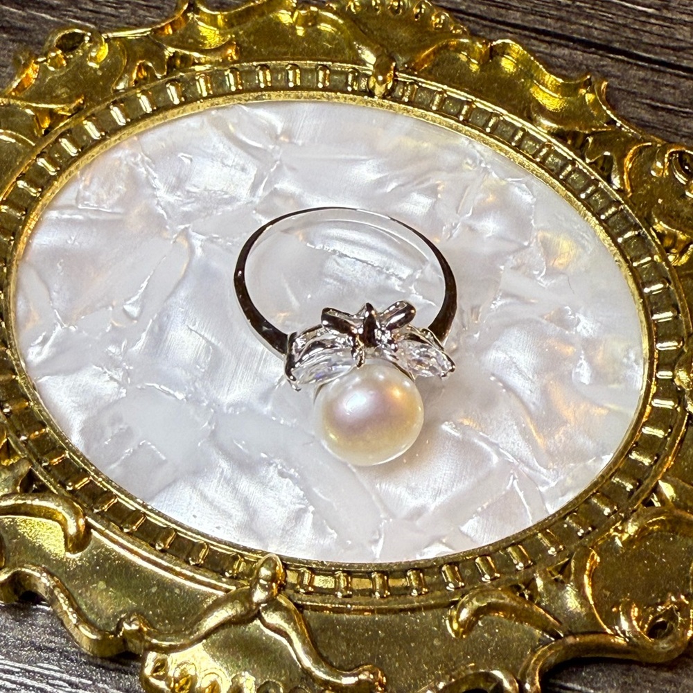 Elegant Silver Pearl Ring